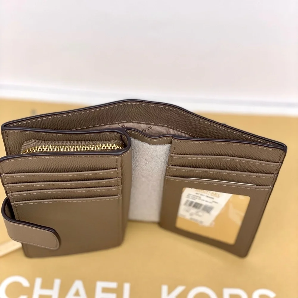 Michael Kors Medium Bifold Corner Zip Wallet